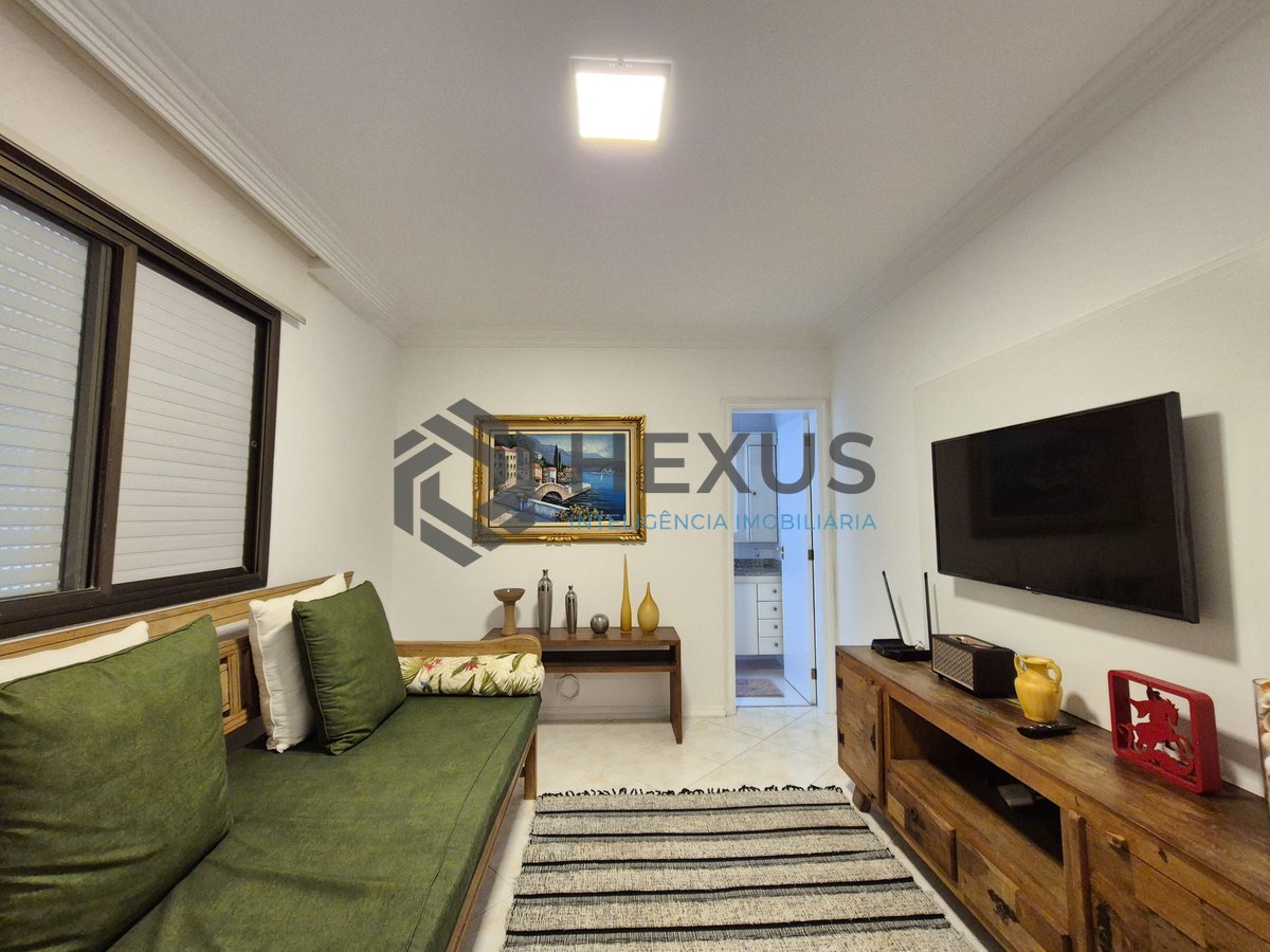 Foto 13 de Apartamento reformado com varanda vista mar a 2 quadras da praia nas Pitangueiras, Guarujá
