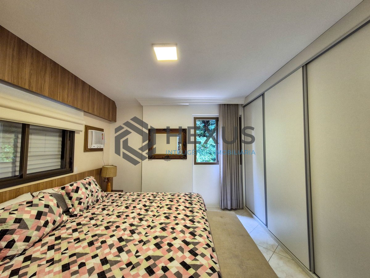 Foto 38 de Apartamento reformado com varanda vista mar a 2 quadras da praia nas Pitangueiras, Guarujá