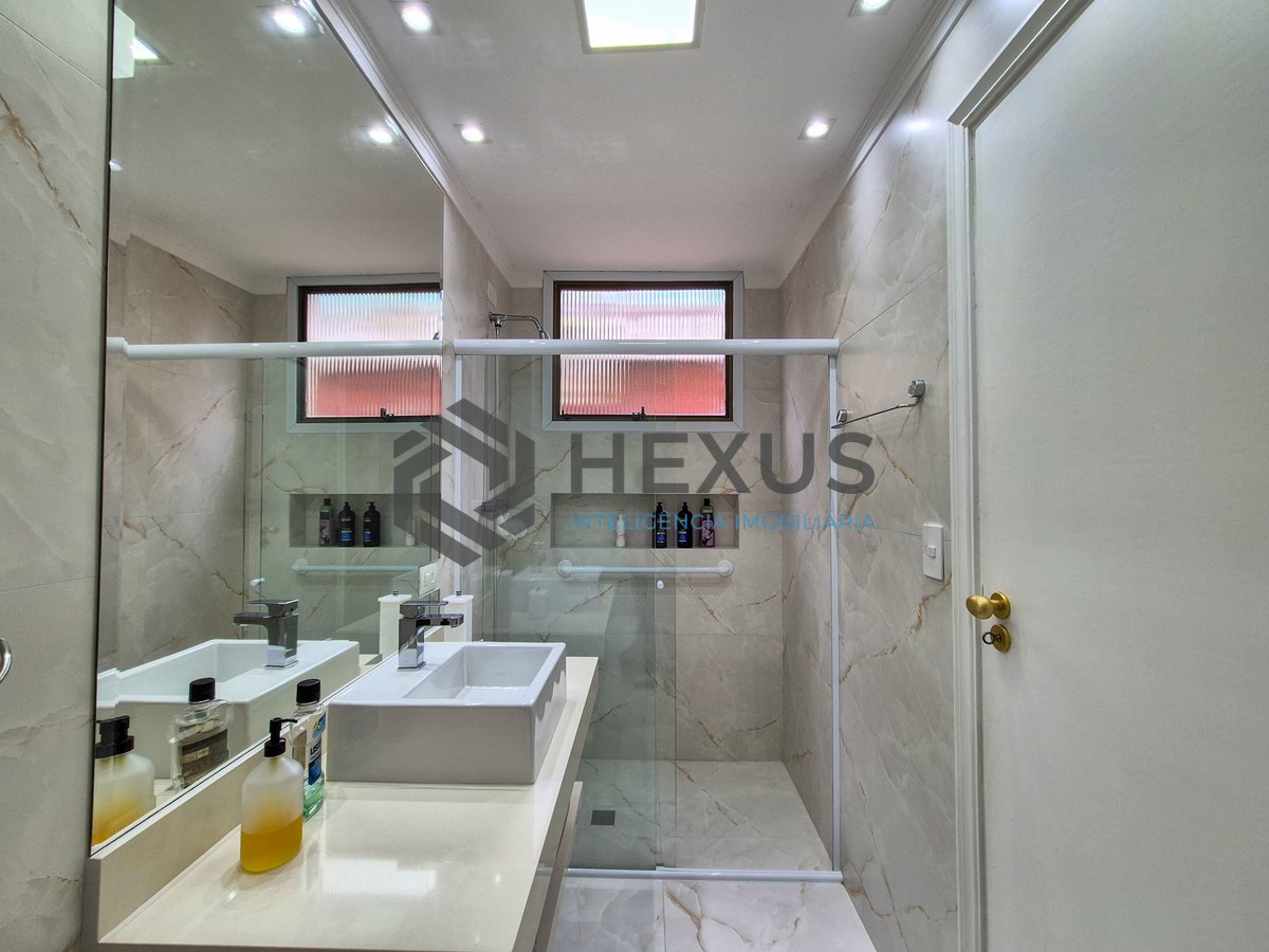 Foto 46 de Apartamento reformado com varanda vista mar a 2 quadras da praia nas Pitangueiras, Guarujá