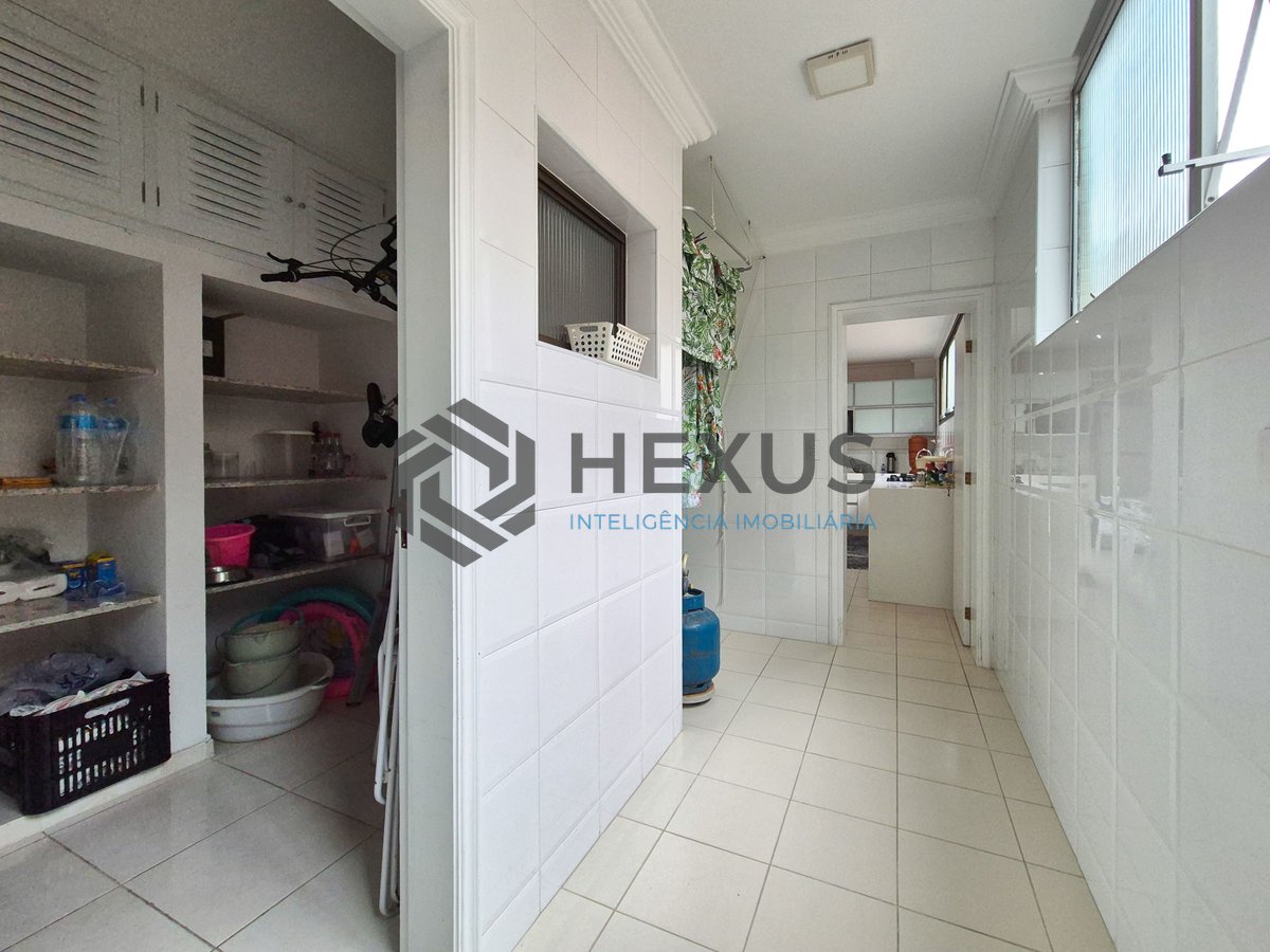 Foto 47 de Apartamento reformado com varanda vista mar a 2 quadras da praia nas Pitangueiras, Guarujá
