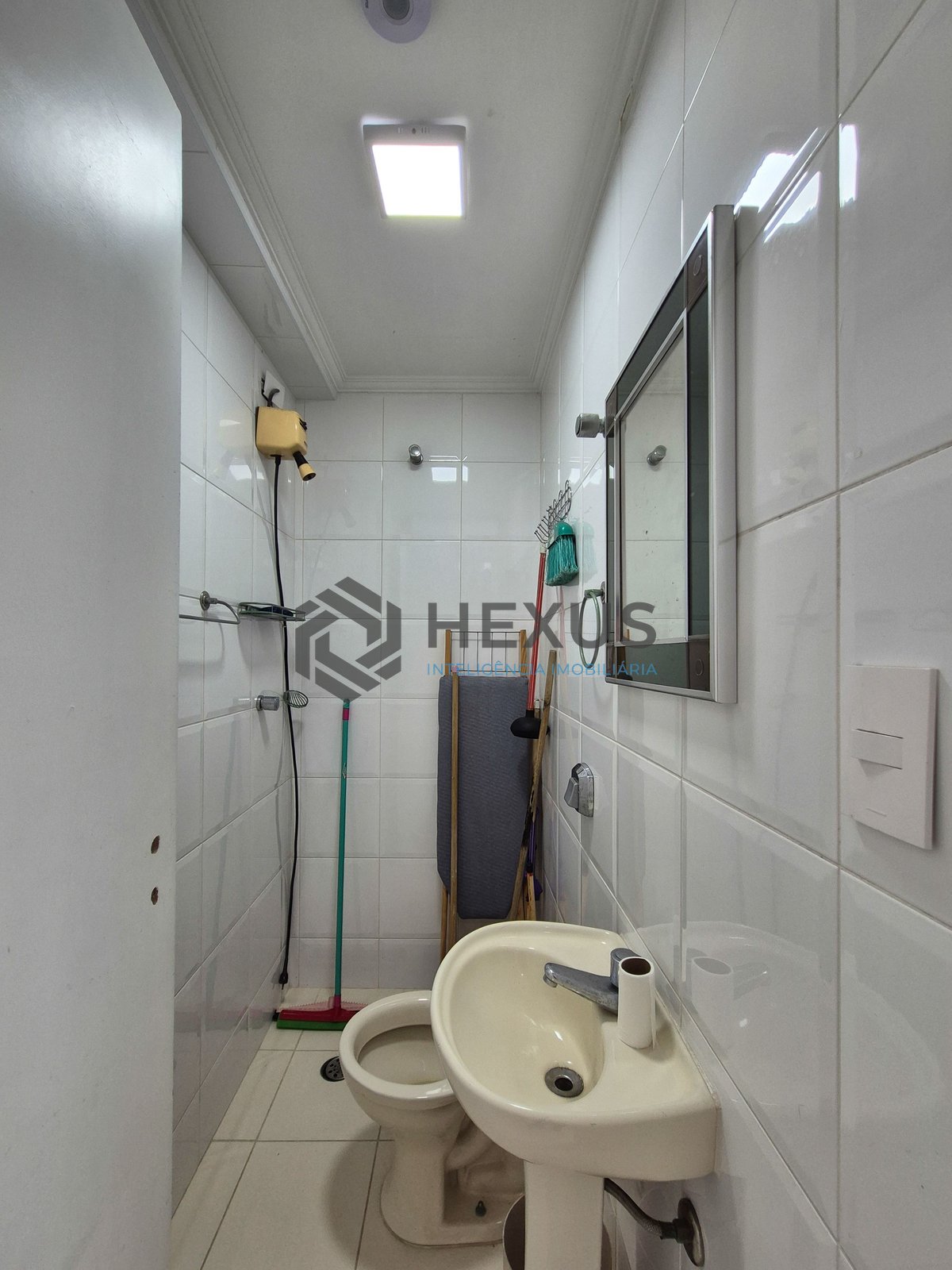Foto 49 de Apartamento reformado com varanda vista mar a 2 quadras da praia nas Pitangueiras, Guarujá