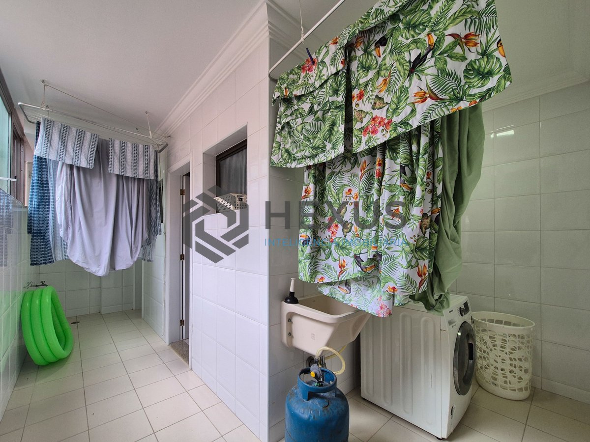 Foto 50 de Apartamento reformado com varanda vista mar a 2 quadras da praia nas Pitangueiras, Guarujá