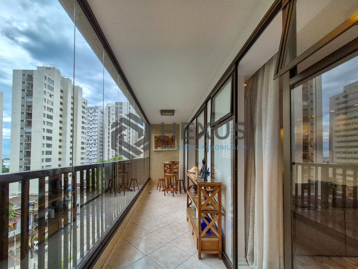 Foto 8 de Apartamento reformado com varanda vista mar a 2 quadras da praia nas Pitangueiras, Guarujá