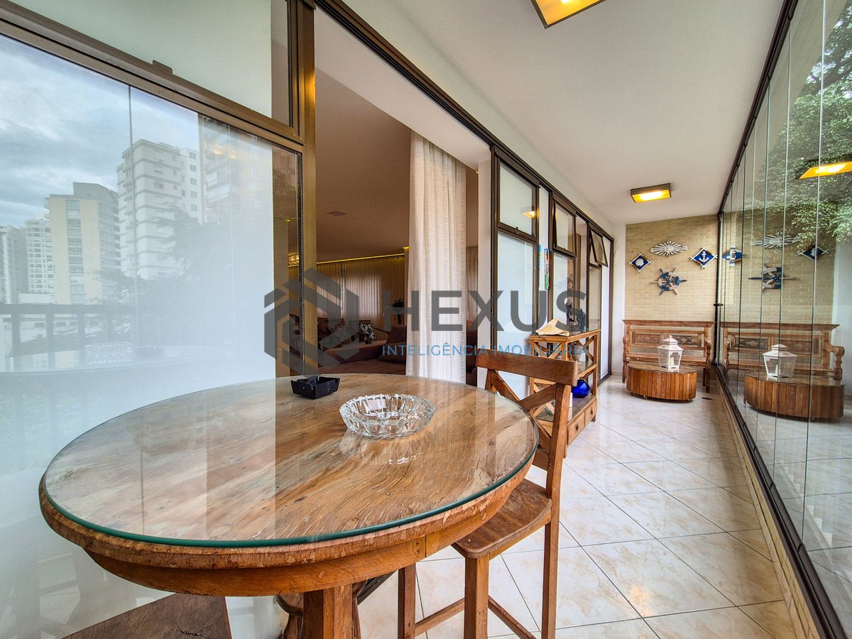Foto 10 de Apartamento reformado com varanda vista mar a 2 quadras da praia nas Pitangueiras, Guarujá