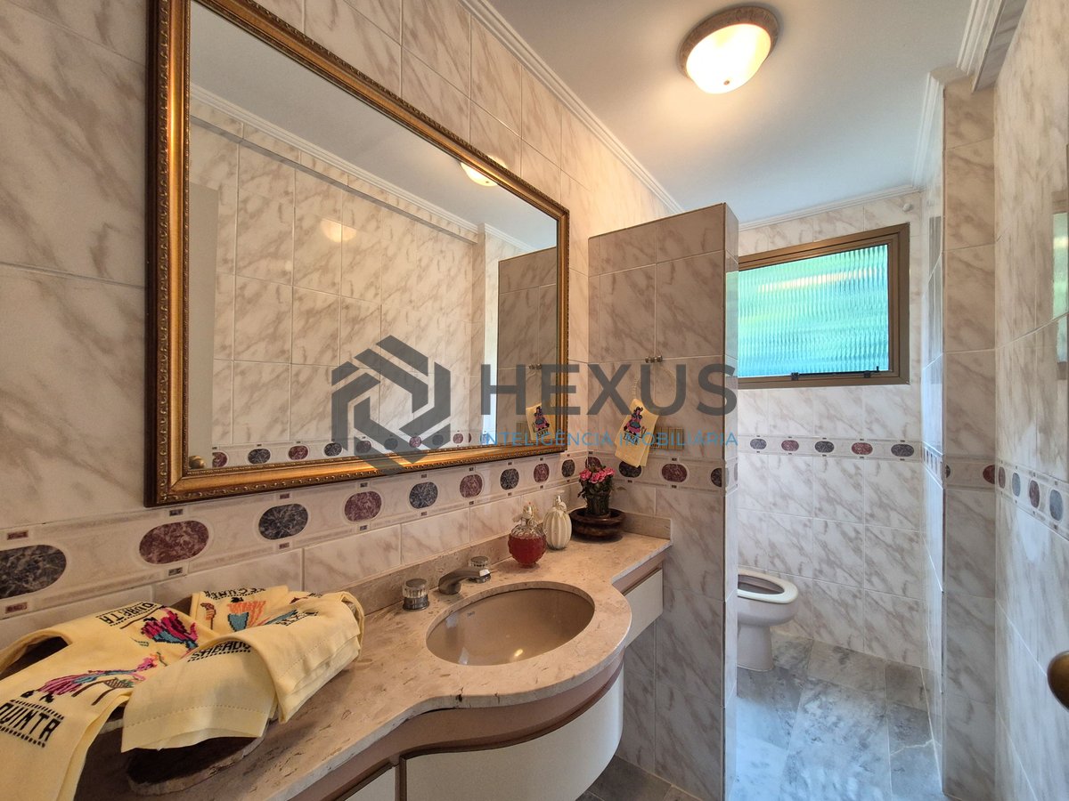 Foto 14 de Apartamento com varanda vista mar a 1 quadra da praia nas Pitangueiras, Guarujá