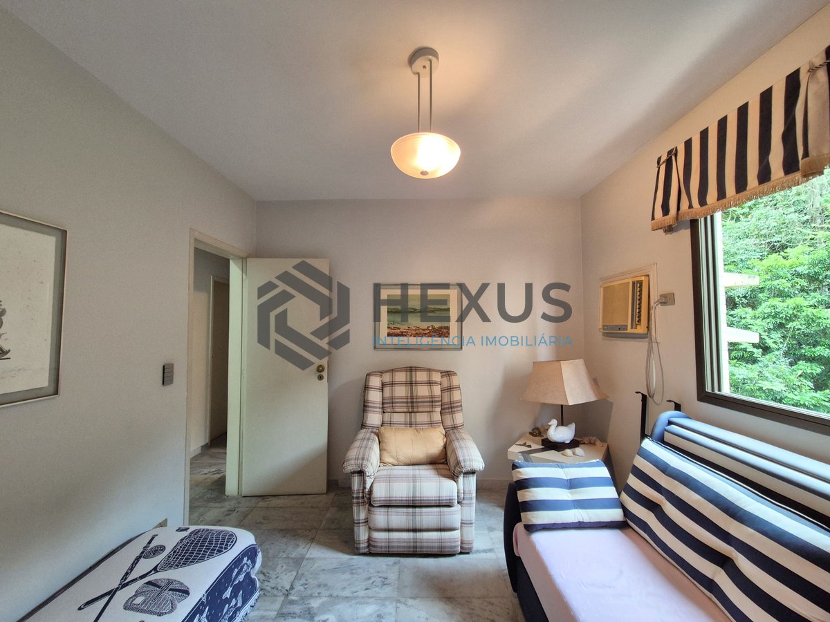 Foto 17 de Apartamento com varanda vista mar a 1 quadra da praia nas Pitangueiras, Guarujá