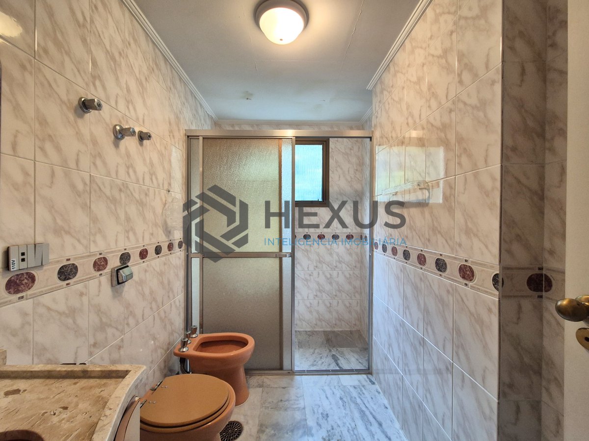 Foto 19 de Apartamento com varanda vista mar a 1 quadra da praia nas Pitangueiras, Guarujá