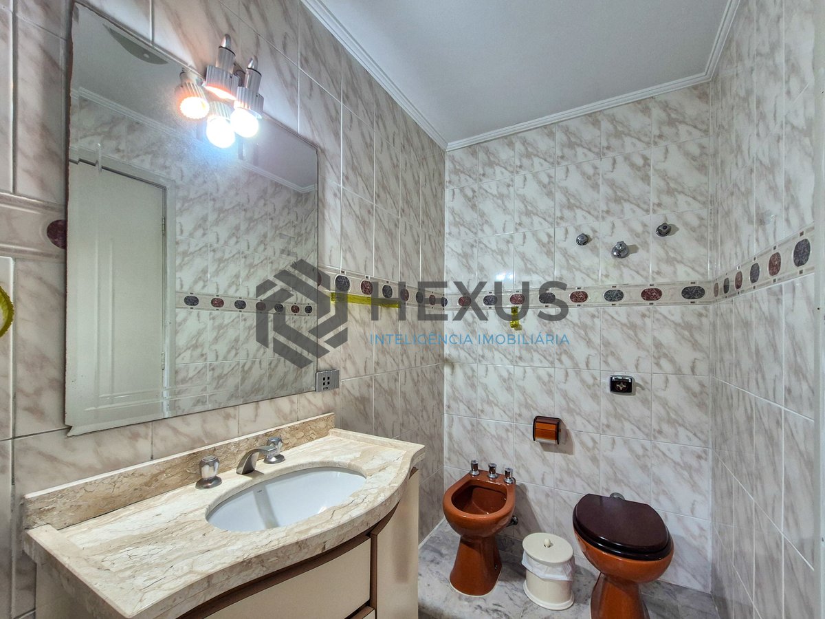 Foto 28 de Apartamento com varanda vista mar a 1 quadra da praia nas Pitangueiras, Guarujá