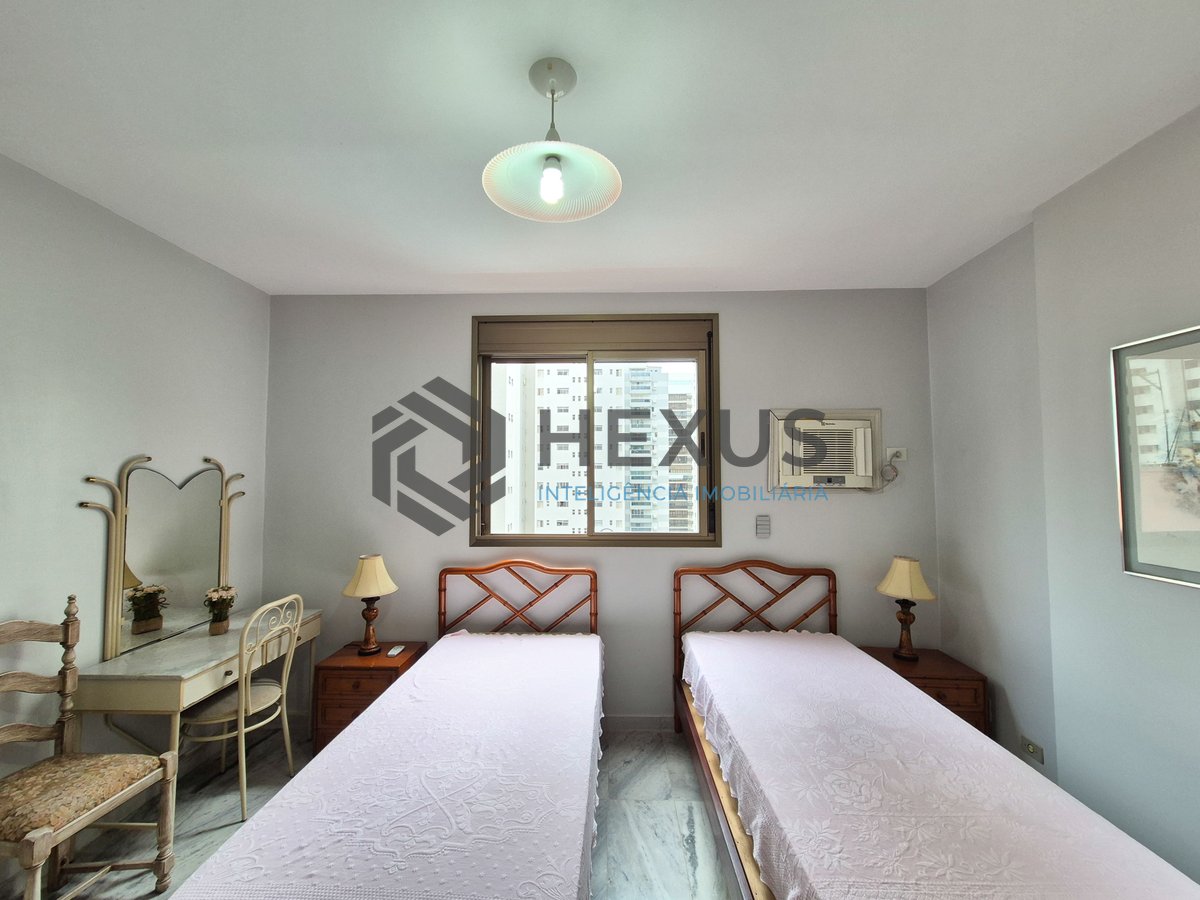 Foto 30 de Apartamento com varanda vista mar a 1 quadra da praia nas Pitangueiras, Guarujá