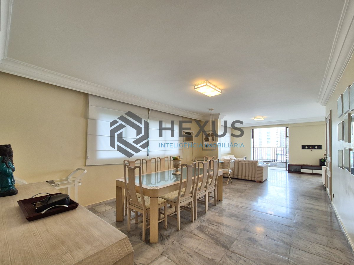 Foto 4 de Apartamento com varanda vista mar a 1 quadra da praia nas Pitangueiras, Guarujá