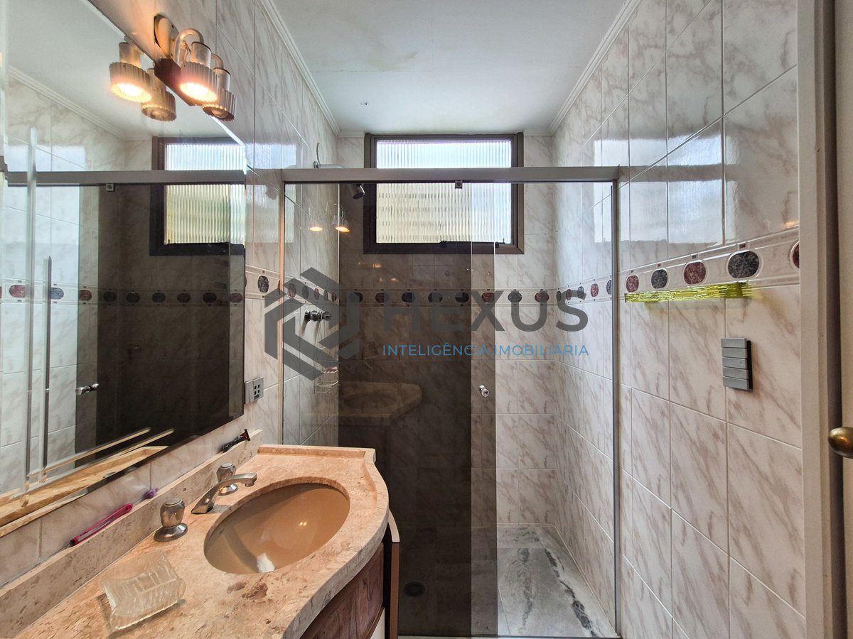 Foto 35 de Apartamento com varanda vista mar a 1 quadra da praia nas Pitangueiras, Guarujá