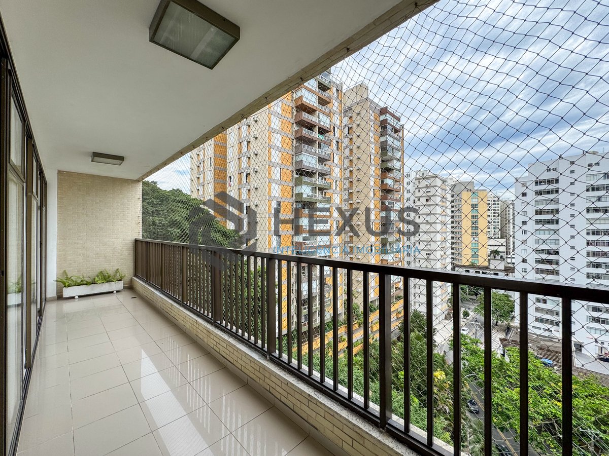 Foto 13 de Apartamento com varanda a 2 quadras da praia nas Pitangueiras, Guarujá