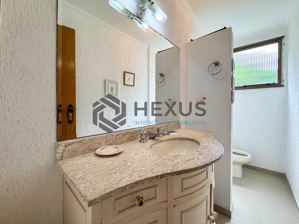 Foto 16 de Apartamento com varanda a 2 quadras da praia nas Pitangueiras, Guarujá