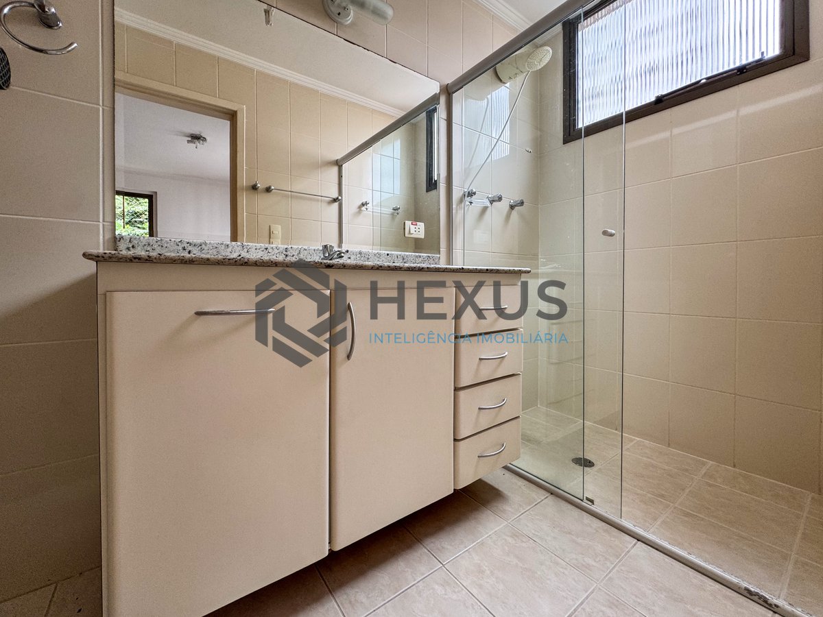Foto 27 de Apartamento com varanda a 2 quadras da praia nas Pitangueiras, Guarujá