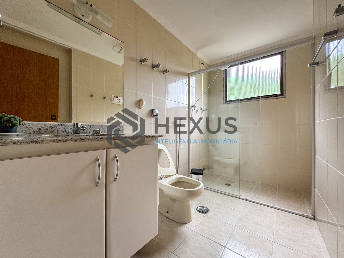 Foto 36 de Apartamento com varanda a 2 quadras da praia nas Pitangueiras, Guarujá