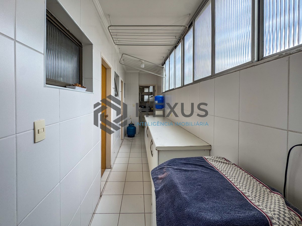 Foto 42 de Apartamento com varanda a 2 quadras da praia nas Pitangueiras, Guarujá