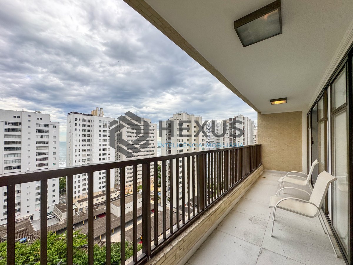 Foto 12 de Apartamento reformado com varanda vista mar a 300m da praia nas Pitangueiras, Guarujá