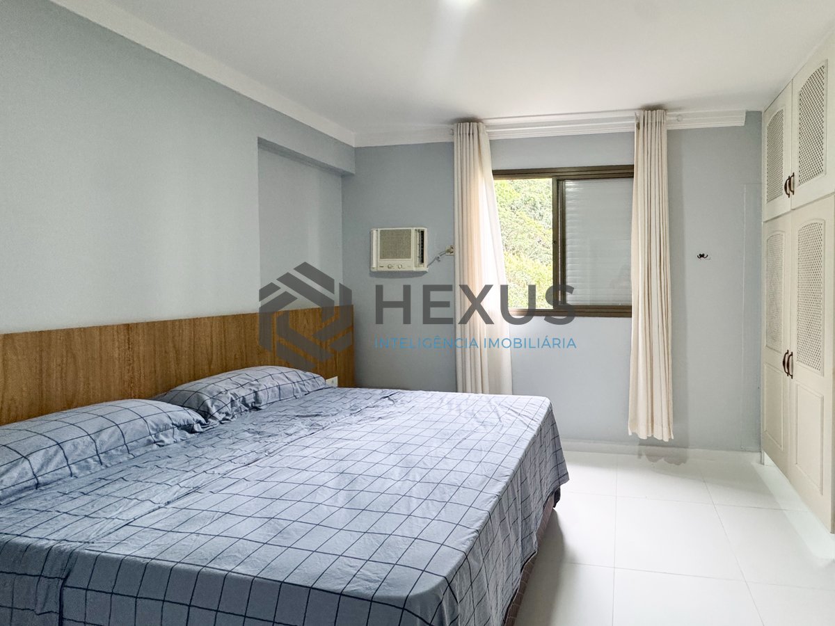 Foto 19 de Apartamento reformado com varanda vista mar a 300m da praia nas Pitangueiras, Guarujá