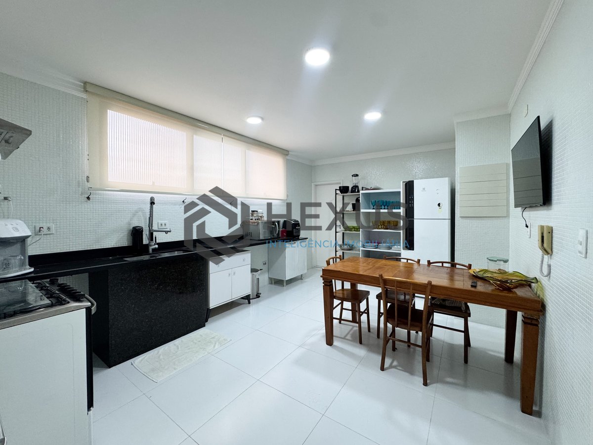 Foto 33 de Apartamento reformado com varanda vista mar a 300m da praia nas Pitangueiras, Guarujá