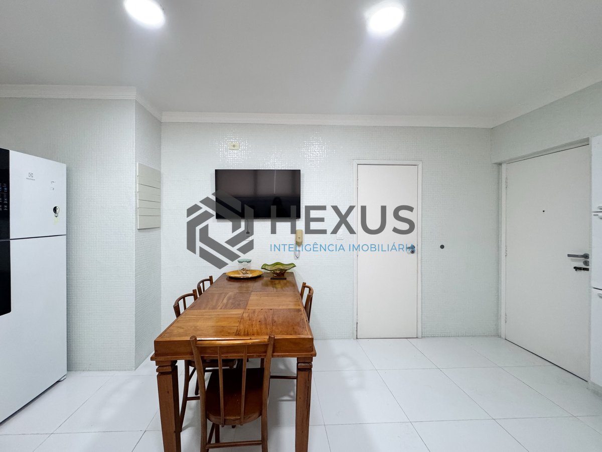 Foto 35 de Apartamento reformado com varanda vista mar a 300m da praia nas Pitangueiras, Guarujá
