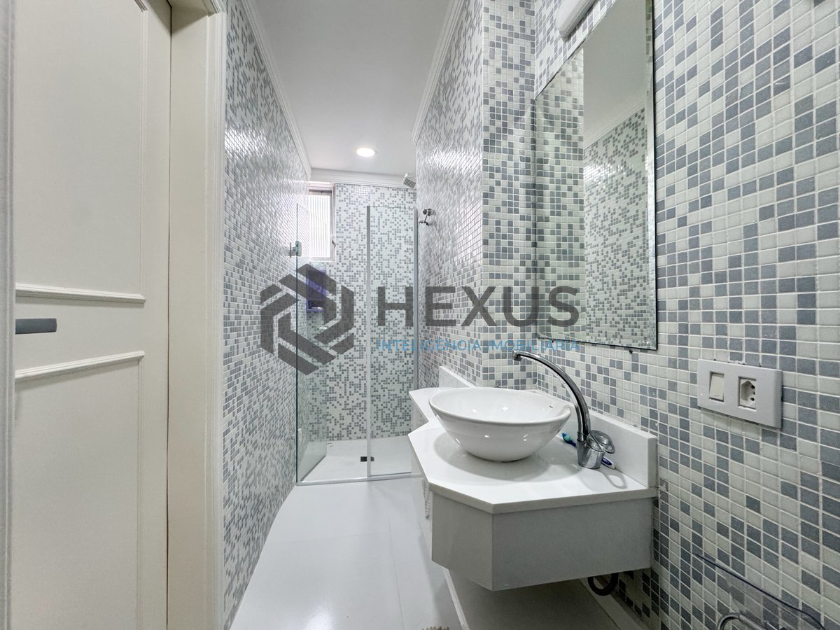 Foto 42 de Apartamento reformado com varanda vista mar a 300m da praia nas Pitangueiras, Guarujá