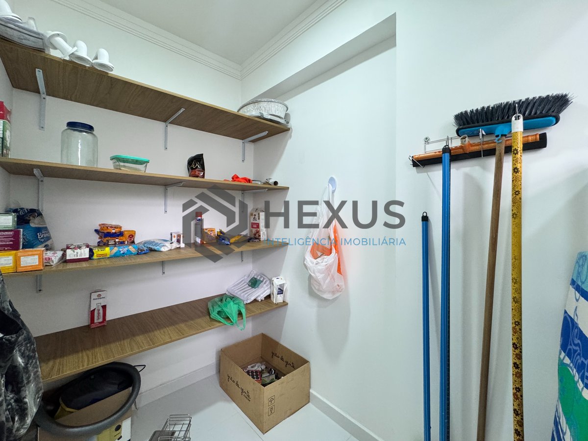 Foto 44 de Apartamento reformado com varanda vista mar a 300m da praia nas Pitangueiras, Guarujá