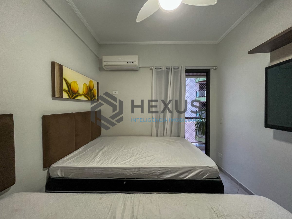 Foto 17 de Apartamento com varanda e lazer na Praia da Enseada, Guarujá