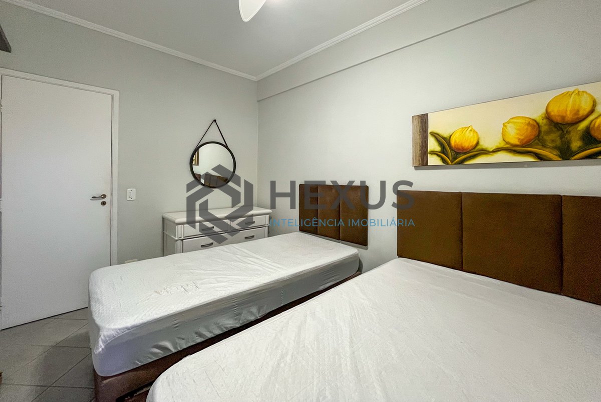 Foto 18 de Apartamento com varanda e lazer na Praia da Enseada, Guarujá