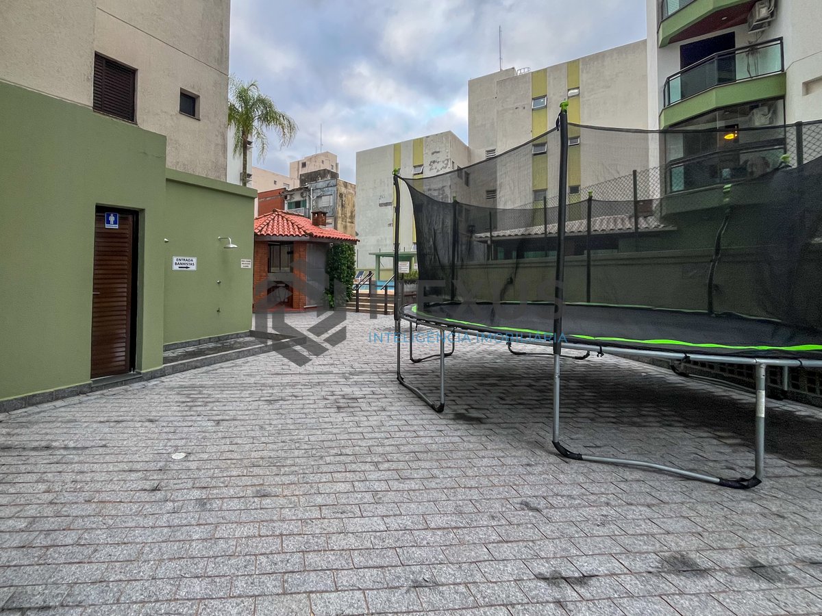 Foto 30 de Apartamento com varanda e lazer na Praia da Enseada, Guarujá