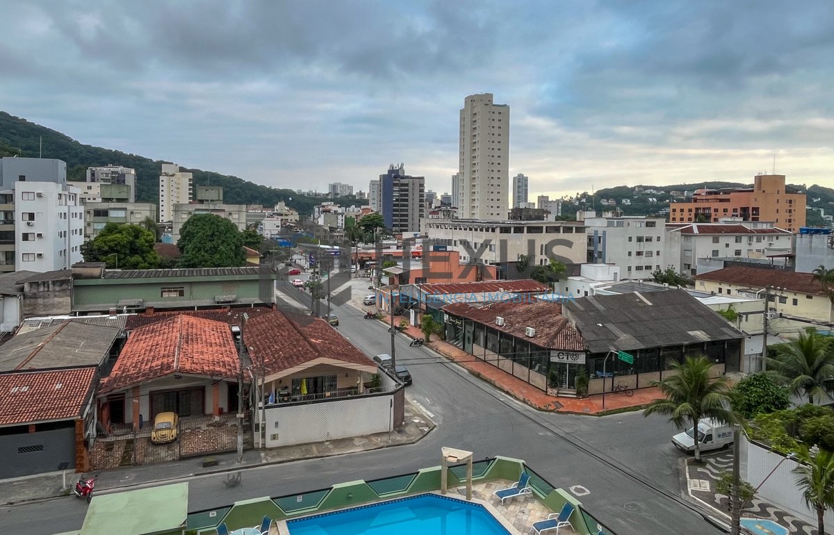 Foto 9 de Apartamento com varanda e lazer na Praia da Enseada, Guarujá