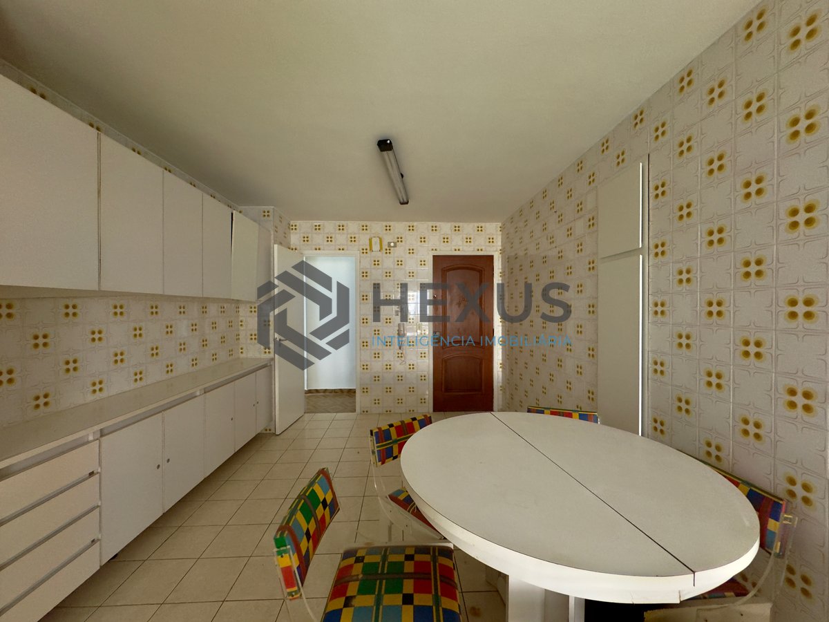 Foto 26 de Apartamento com varanda vista mar na quadra mar da Praia das Pitangueiras, Guarujá