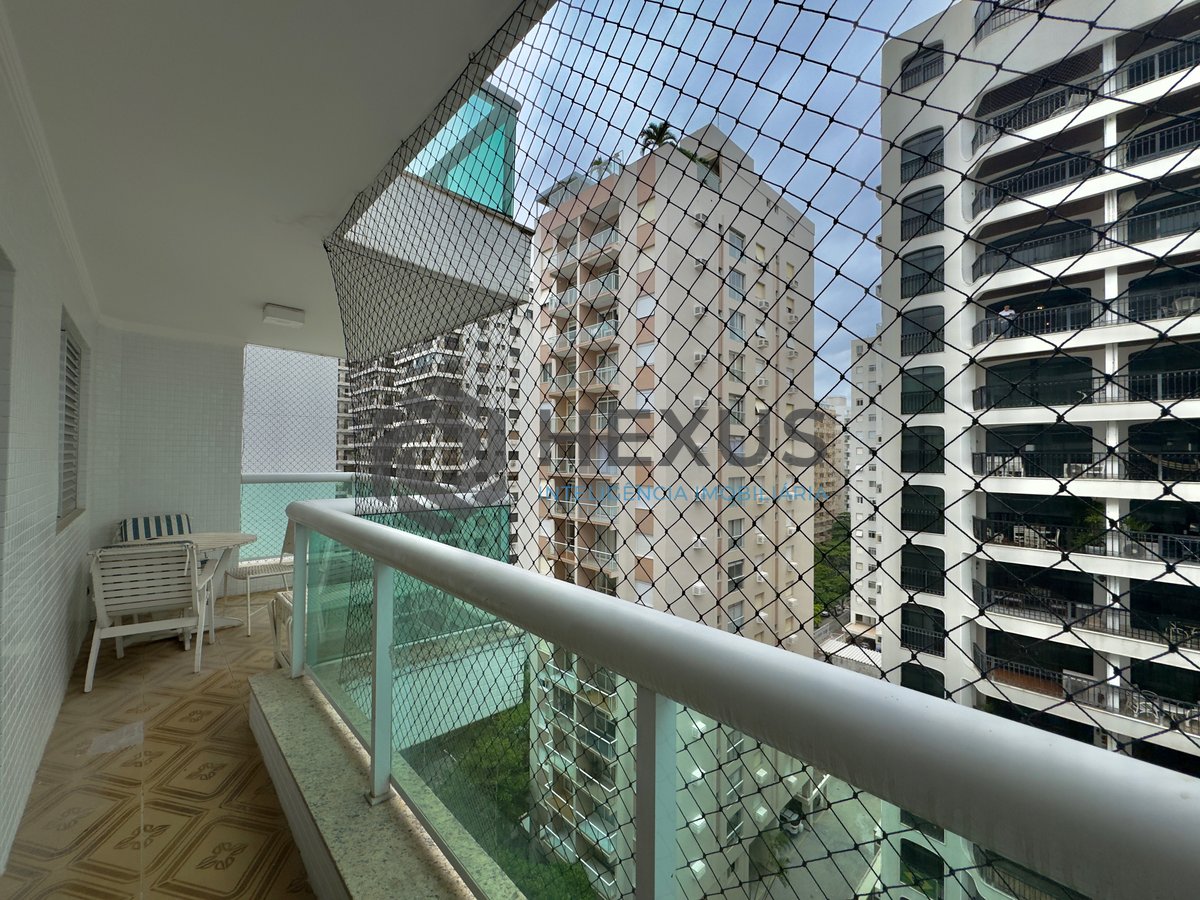 Foto 4 de Apartamento com varanda vista mar na quadra mar da Praia das Pitangueiras, Guarujá