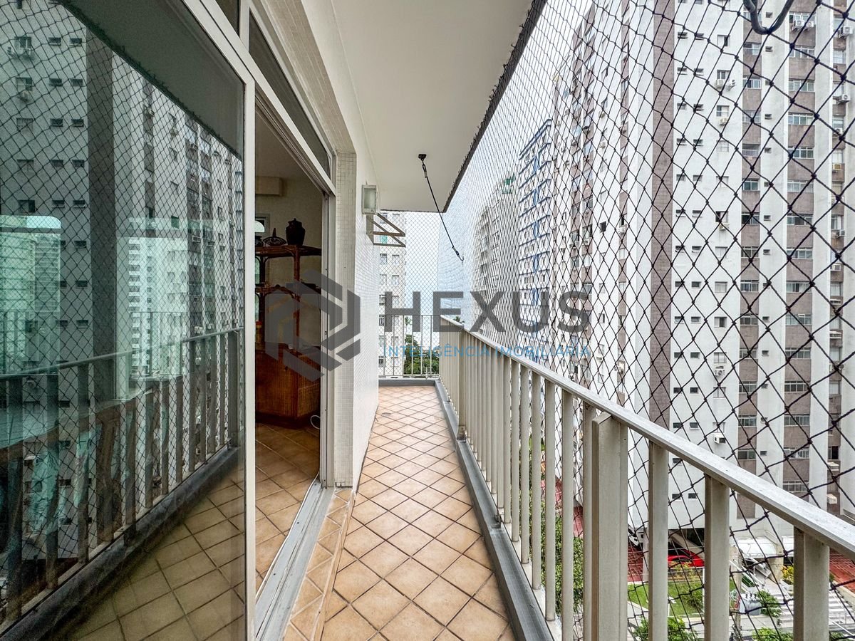 Foto 11 de Apartamento com varanda vista mar e lazer a 1 quadra da praia nas Pitangueiras, Guarujá