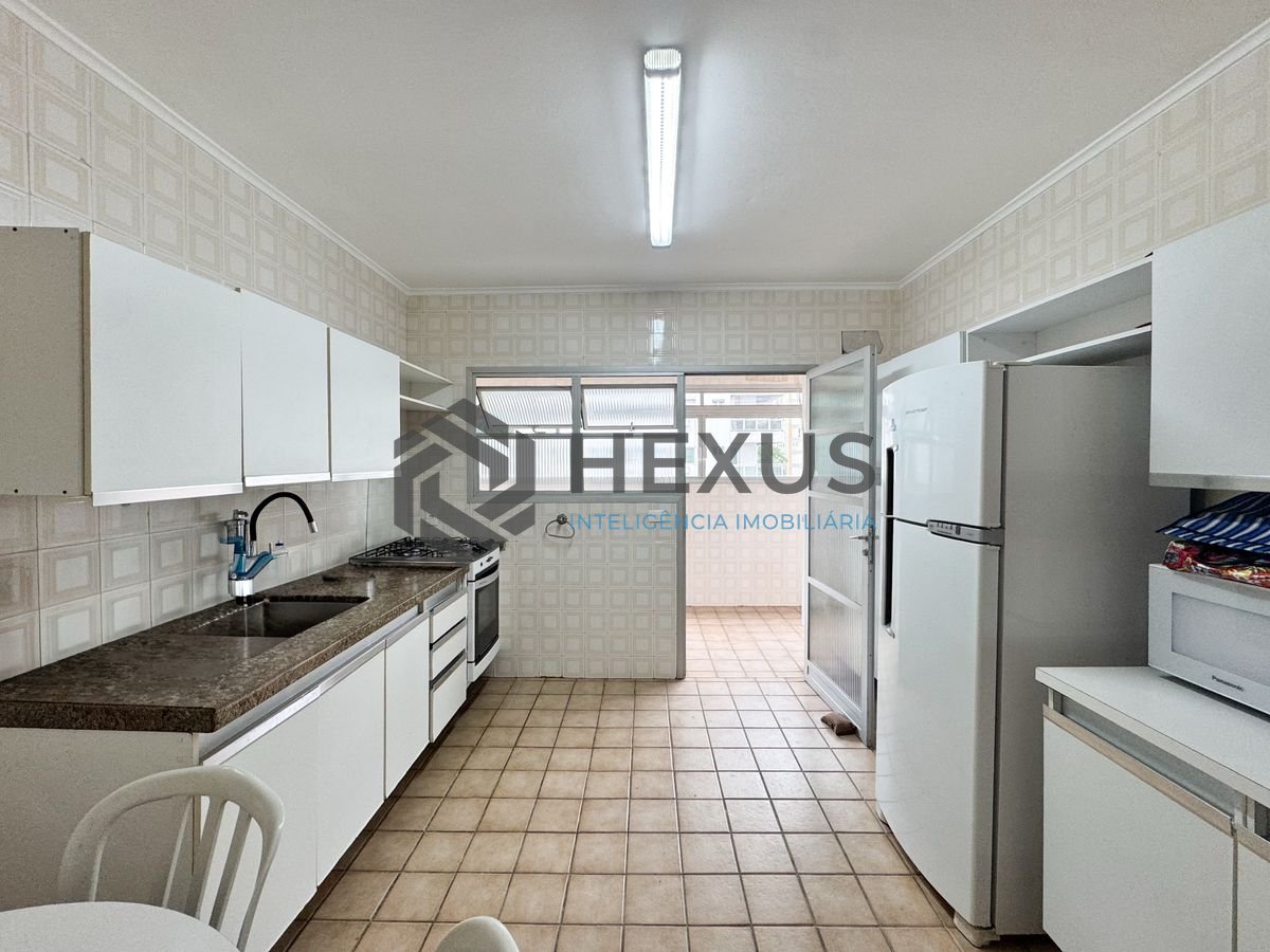 Foto 24 de Apartamento com varanda vista mar e lazer a 1 quadra da praia nas Pitangueiras, Guarujá