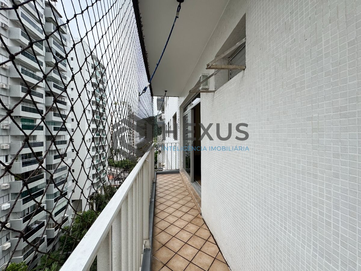 Foto 9 de Apartamento com varanda vista mar e lazer a 1 quadra da praia nas Pitangueiras, Guarujá
