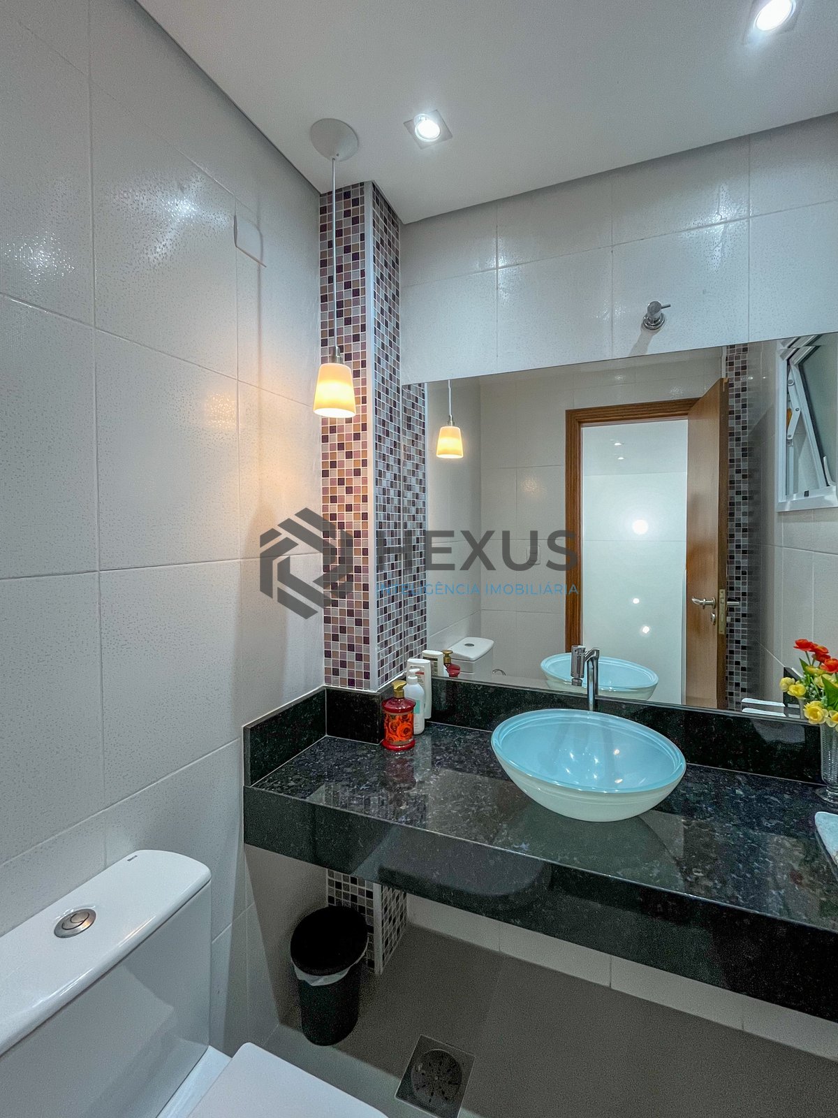 Foto 13 de Apartamento reformado com varanda gourmet vista mar a 1 quadra mar da praia nas Pitangueiras, Guarujá