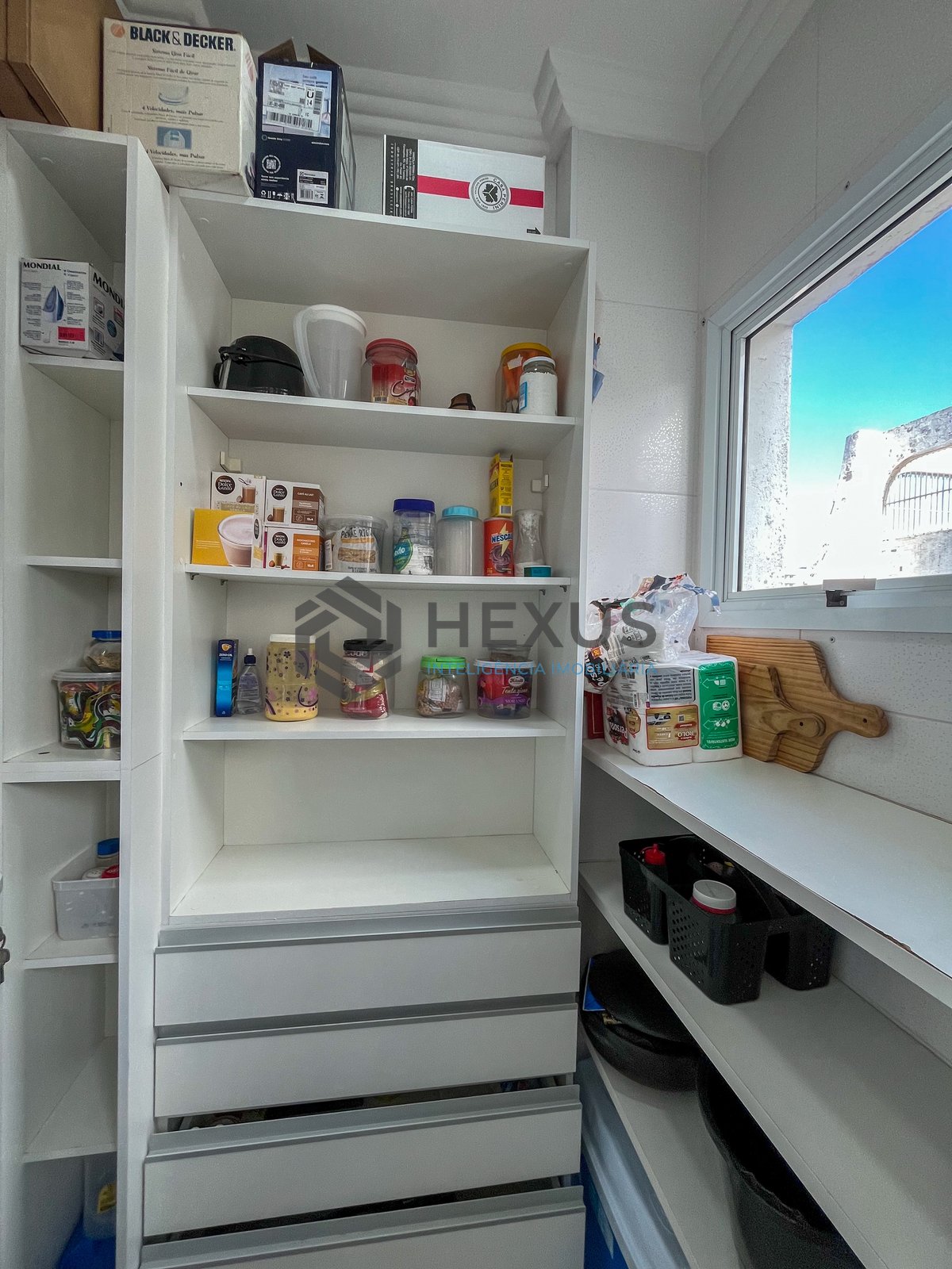 Foto 18 de Apartamento reformado com varanda gourmet vista mar a 1 quadra mar da praia nas Pitangueiras, Guarujá