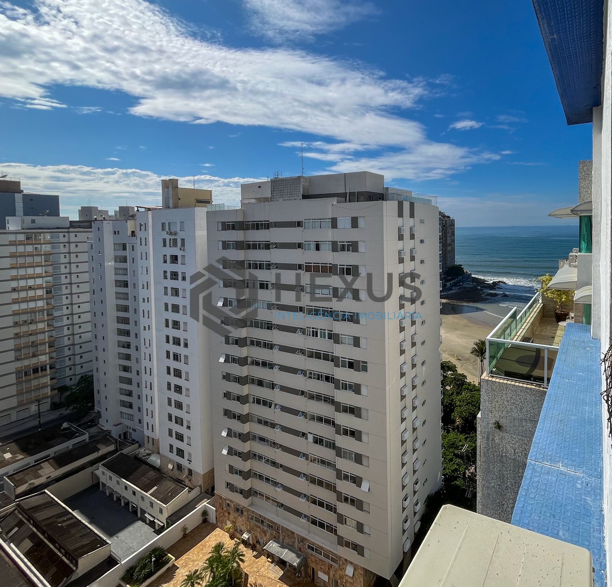 Foto 27 de Apartamento reformado com varanda gourmet vista mar a 1 quadra mar da praia nas Pitangueiras, Guarujá