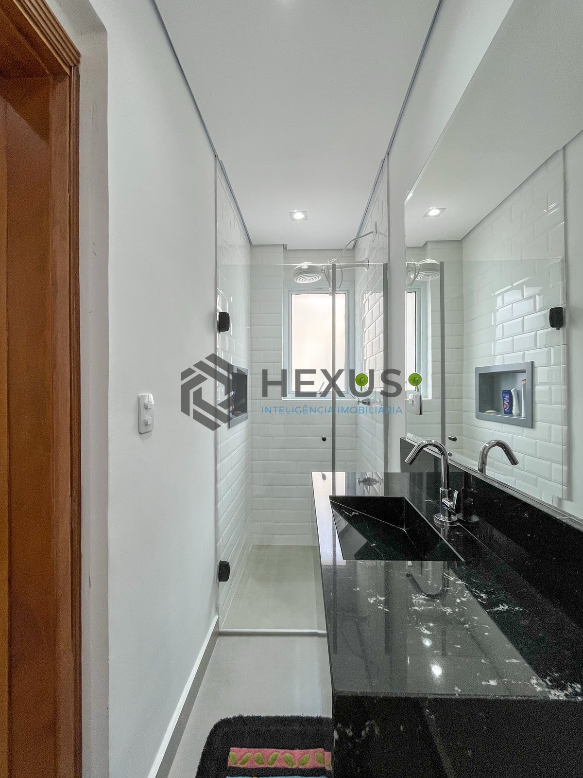 Foto 34 de Apartamento reformado com varanda gourmet vista mar a 1 quadra mar da praia nas Pitangueiras, Guarujá