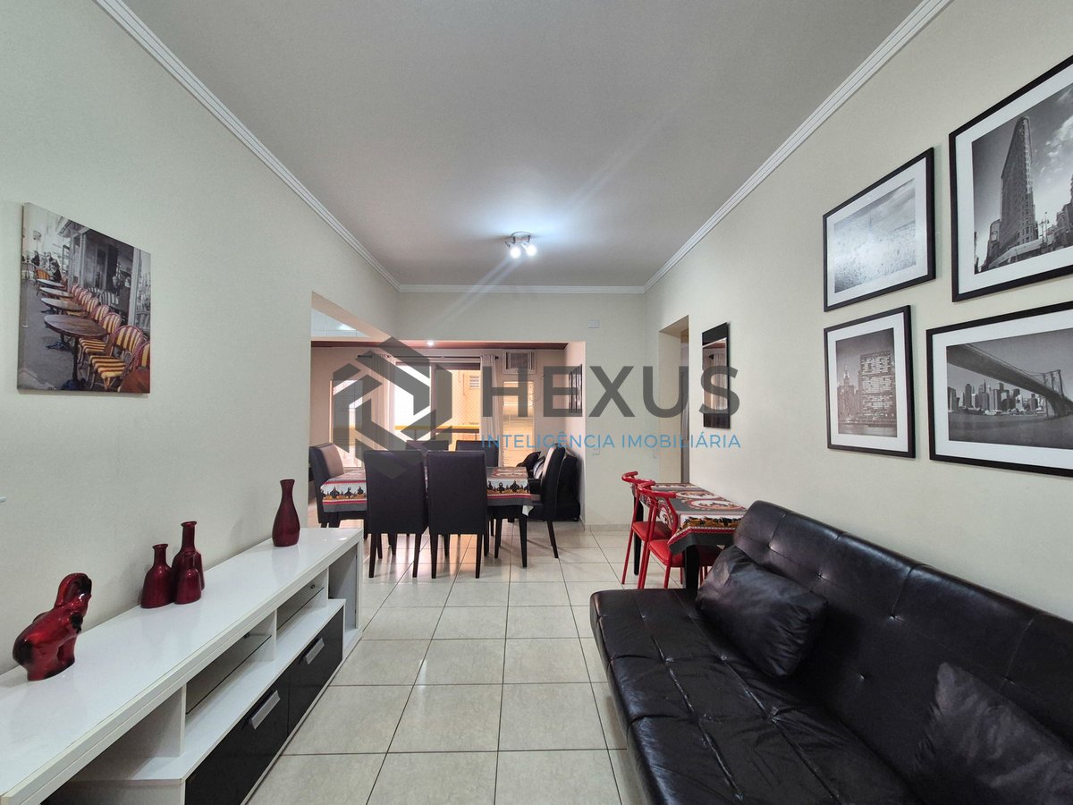 Foto 2 de Apartamento reformado com varanda e lazer nas Pitangueiras, Guarujá