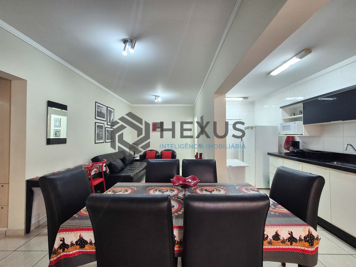 Foto 10 de Apartamento reformado com varanda e lazer nas Pitangueiras, Guarujá