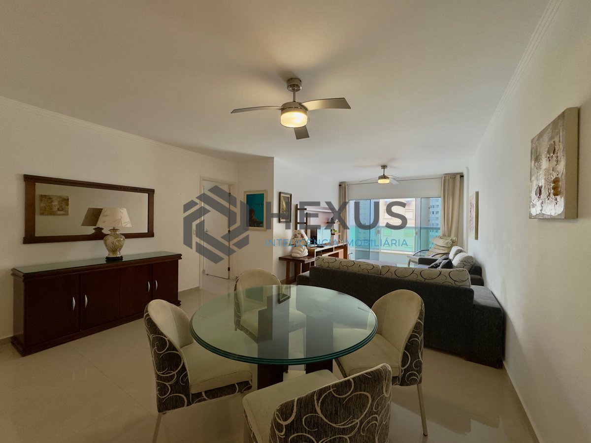 Foto 2 de Apartamento com varanda vista mar na quadra mar da Praia das Pitangueiras, Guarujá