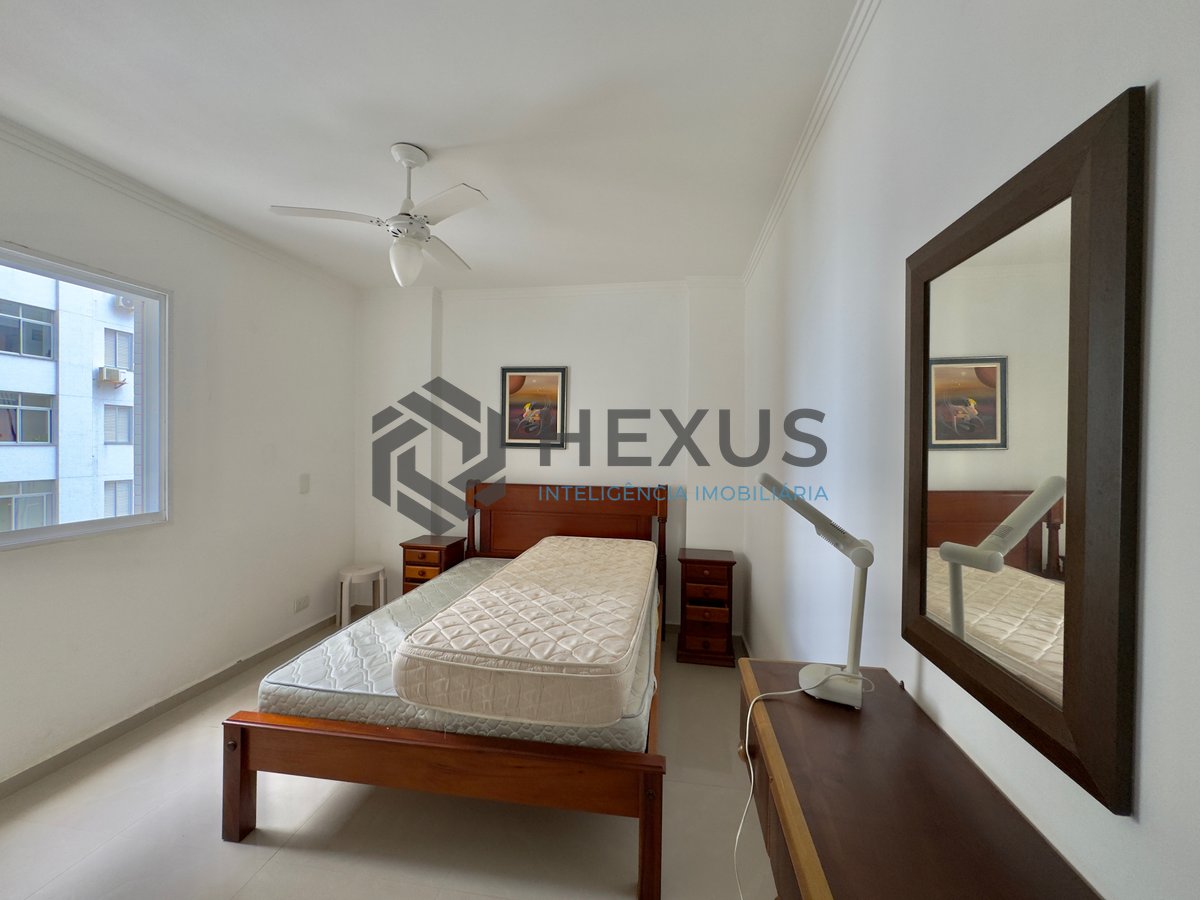 Foto 16 de Apartamento com varanda vista mar na quadra mar da Praia das Pitangueiras, Guarujá
