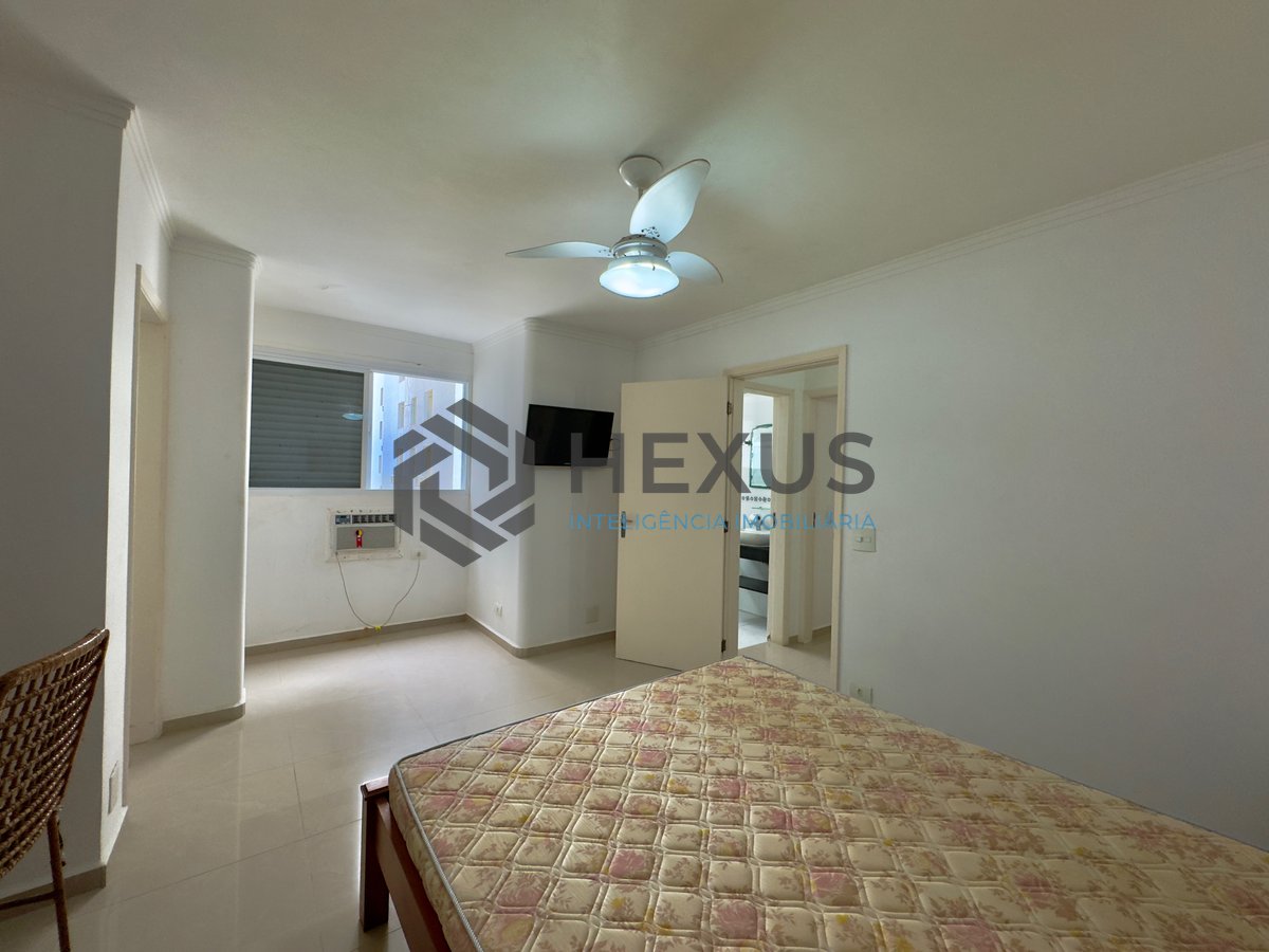 Foto 17 de Apartamento com varanda vista mar na quadra mar da Praia das Pitangueiras, Guarujá
