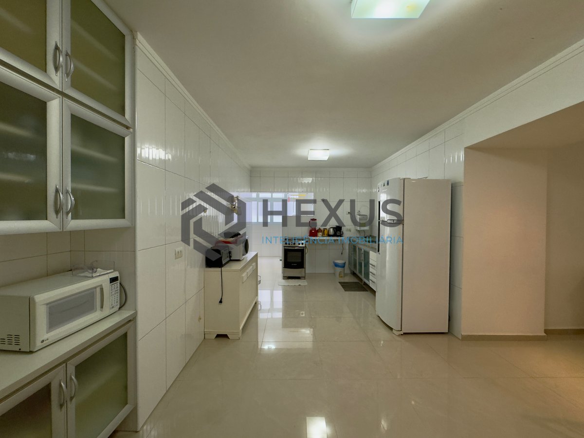 Foto 20 de Apartamento com varanda vista mar na quadra mar da Praia das Pitangueiras, Guarujá