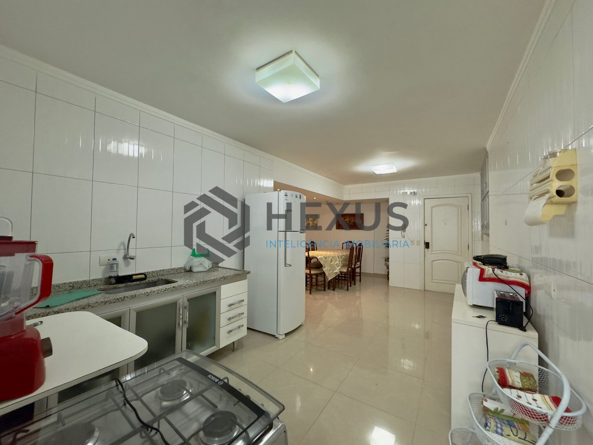 Foto 23 de Apartamento com varanda vista mar na quadra mar da Praia das Pitangueiras, Guarujá