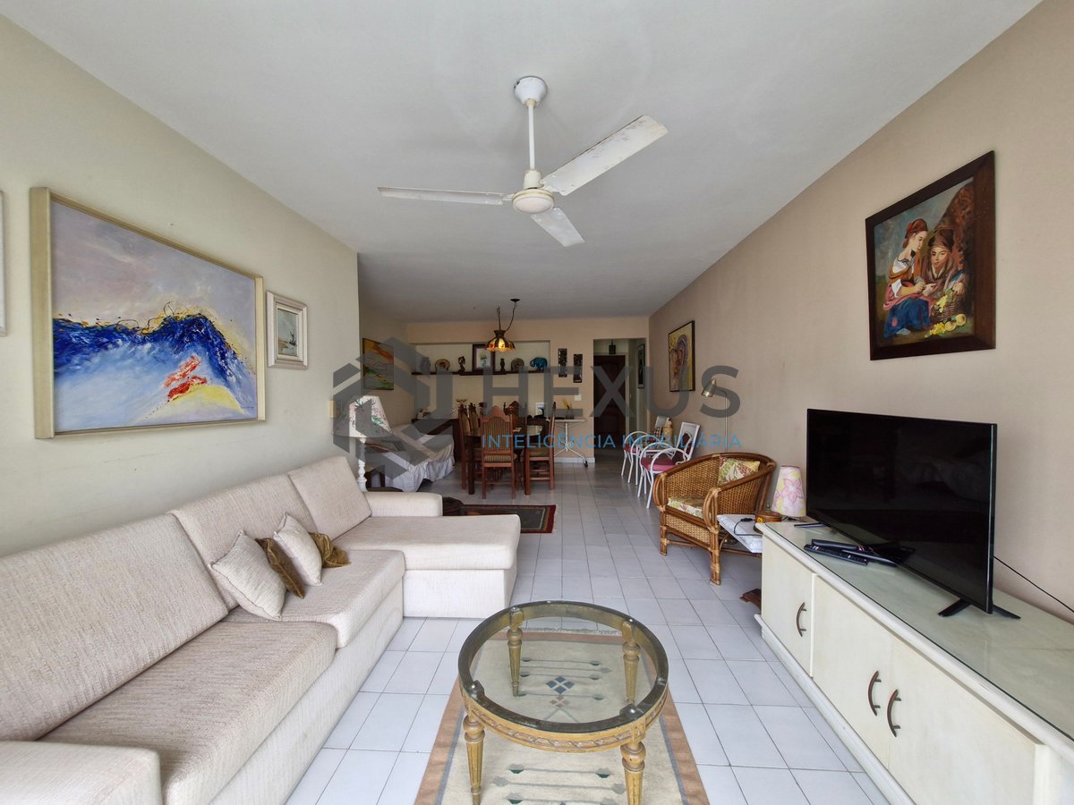 Foto 2 de Apartamento com varanda vista mar e lazer na beira mar da Praia das Pitangueiras, Guarujá