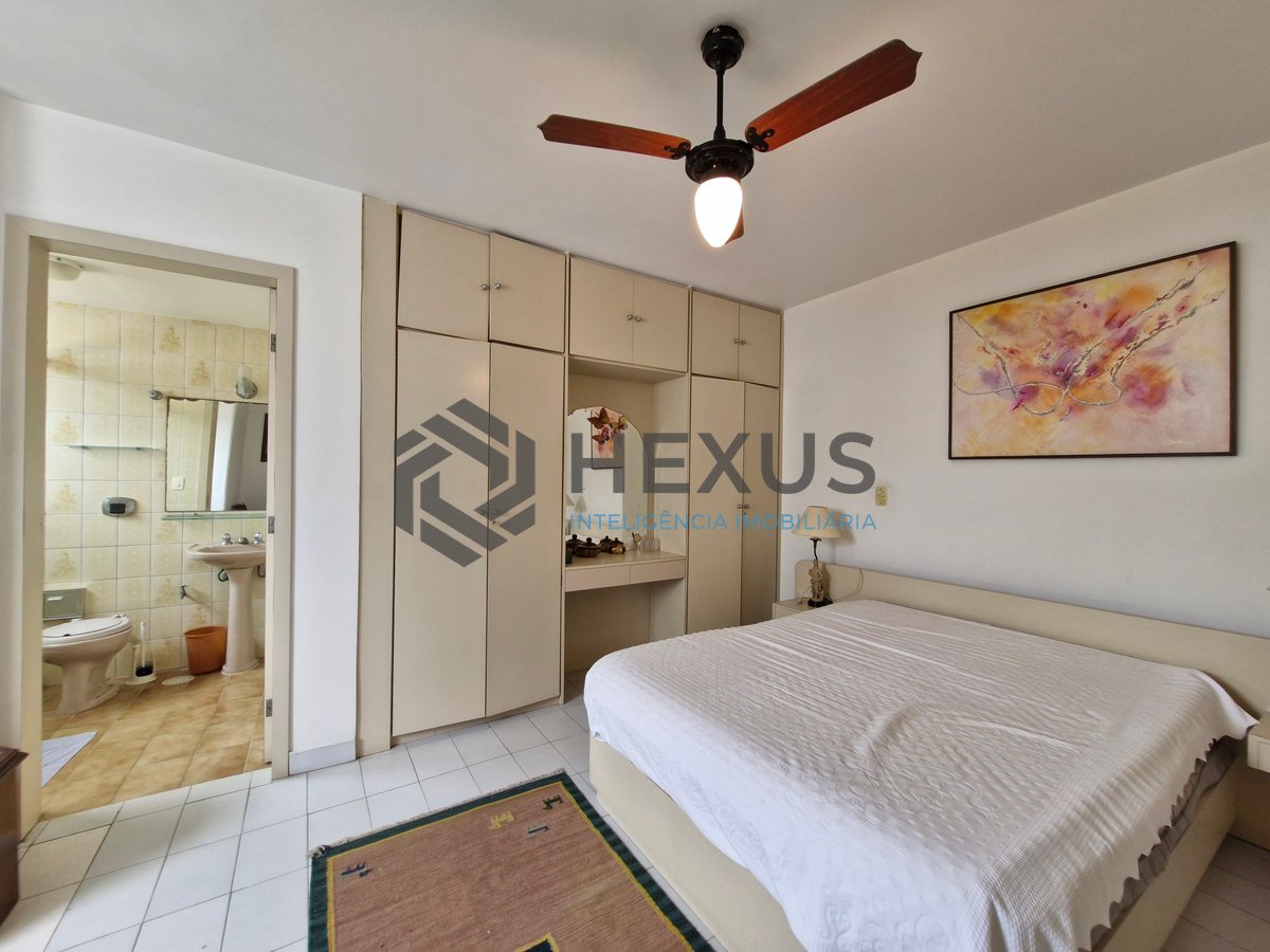 Foto 11 de Apartamento com varanda vista mar e lazer na beira mar da Praia das Pitangueiras, Guarujá
