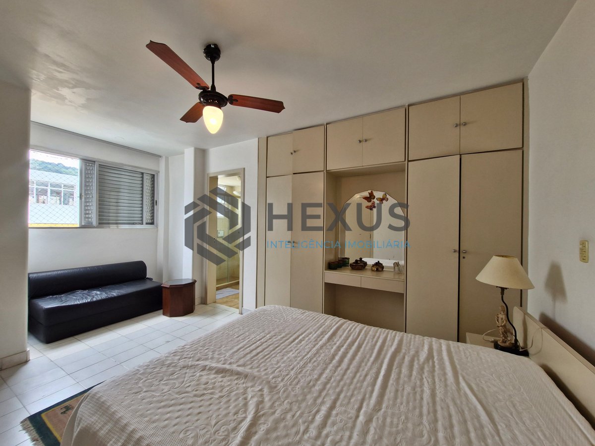 Foto 12 de Apartamento com varanda vista mar e lazer na beira mar da Praia das Pitangueiras, Guarujá