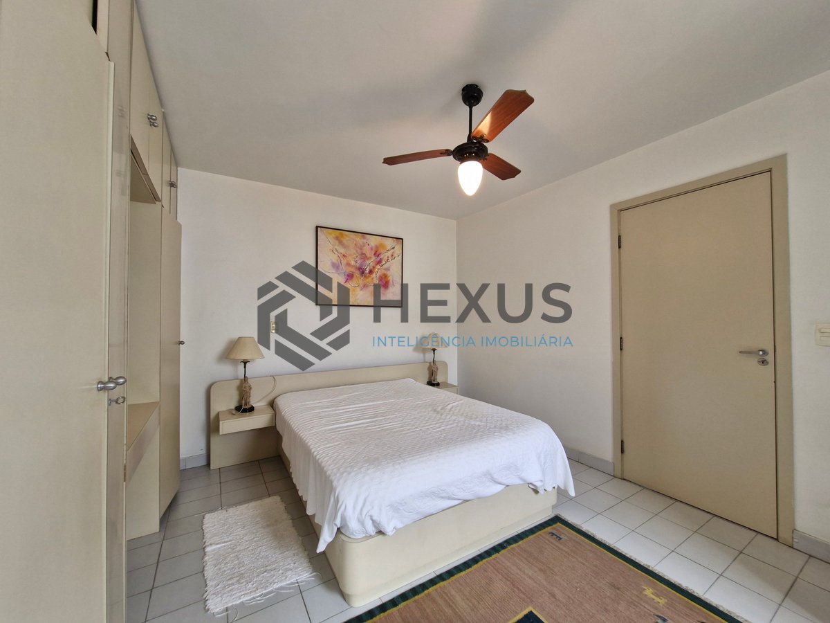 Foto 13 de Apartamento com varanda vista mar e lazer na beira mar da Praia das Pitangueiras, Guarujá